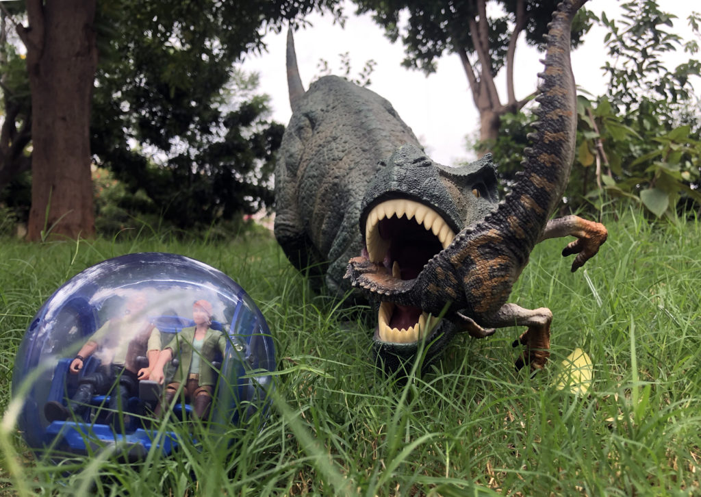 Jurassic World:  Tyrannosaurus Rex Attacks Small Rex